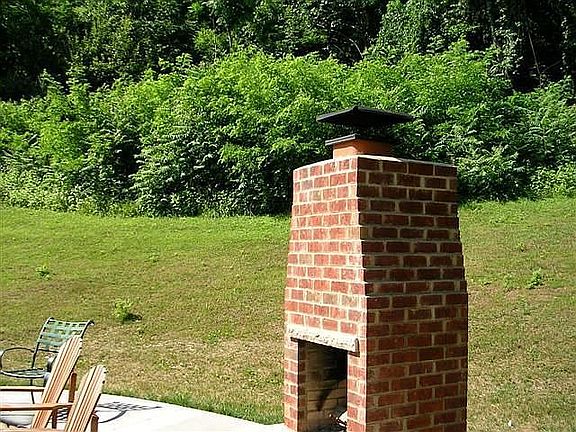 Outdoor fireplace