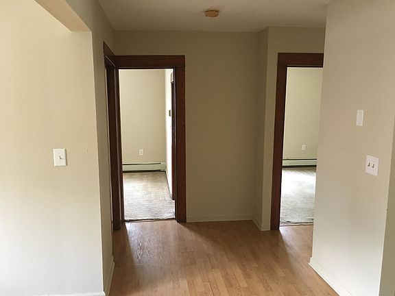 2nd image of 124 N Summit St APT 3