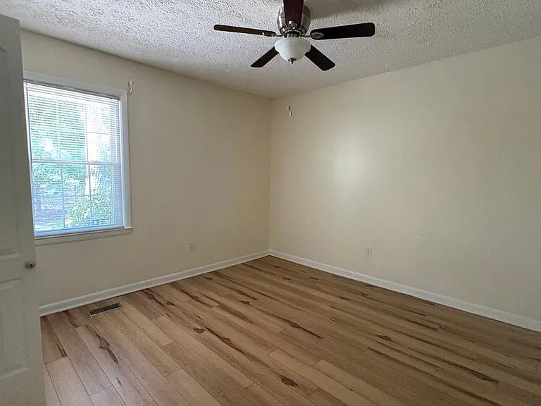 11200 Southgates Dr — Photo 11