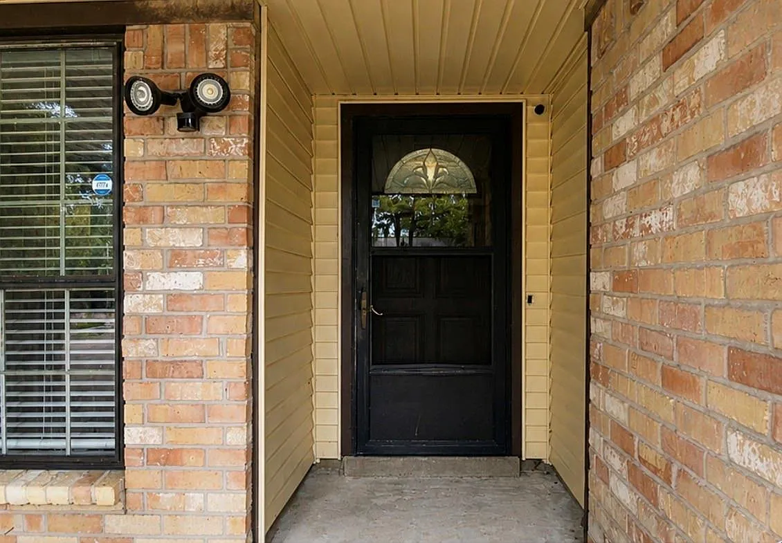 3 bed, 2.0 bath, 1748 sqft, $2,100 — Photo 4
