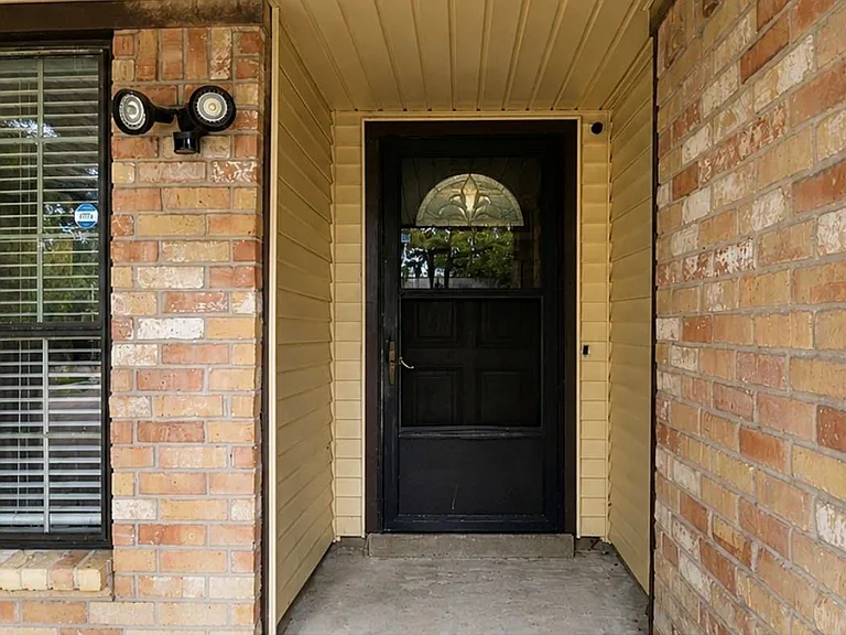 510 Chambly Dr — Photo 4