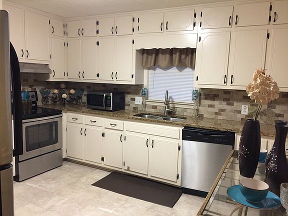 5th image of 1021 Woodbridge Way NE
