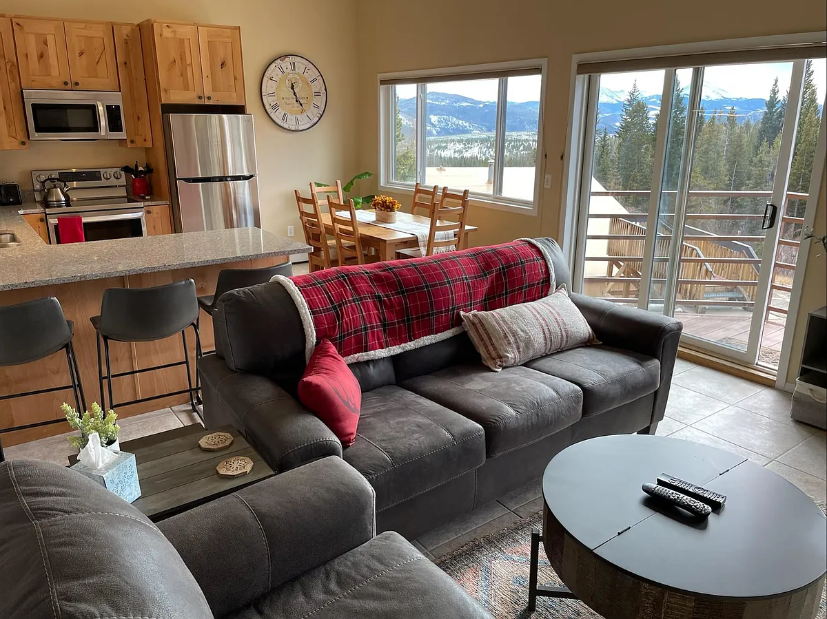 Queen sleeper sofa - 98000 Ryan Gulch Rd #E-102