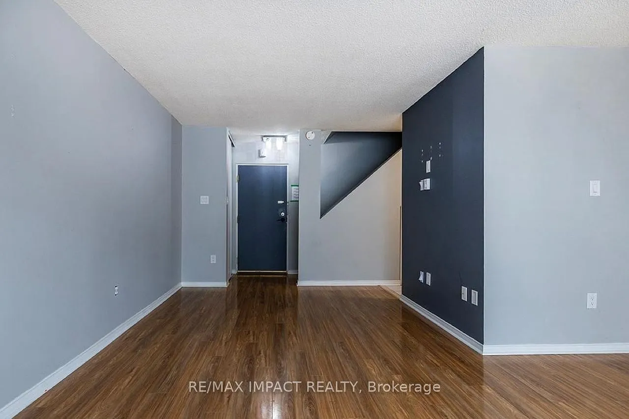 454 Centre St — Photo 3
