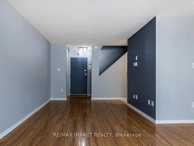 454 Centre St S #108 — Photo 3