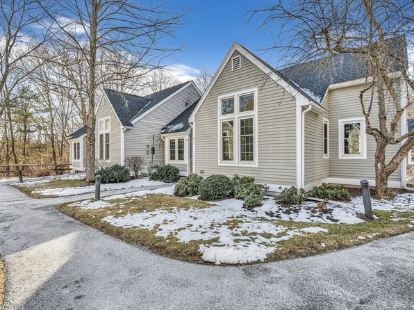 9 Brewster Ln Unit 9, Acton, MA 01720