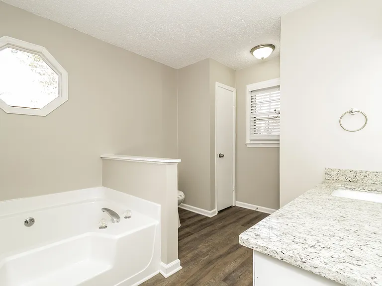 21 Bedford Ct — Photo 13
