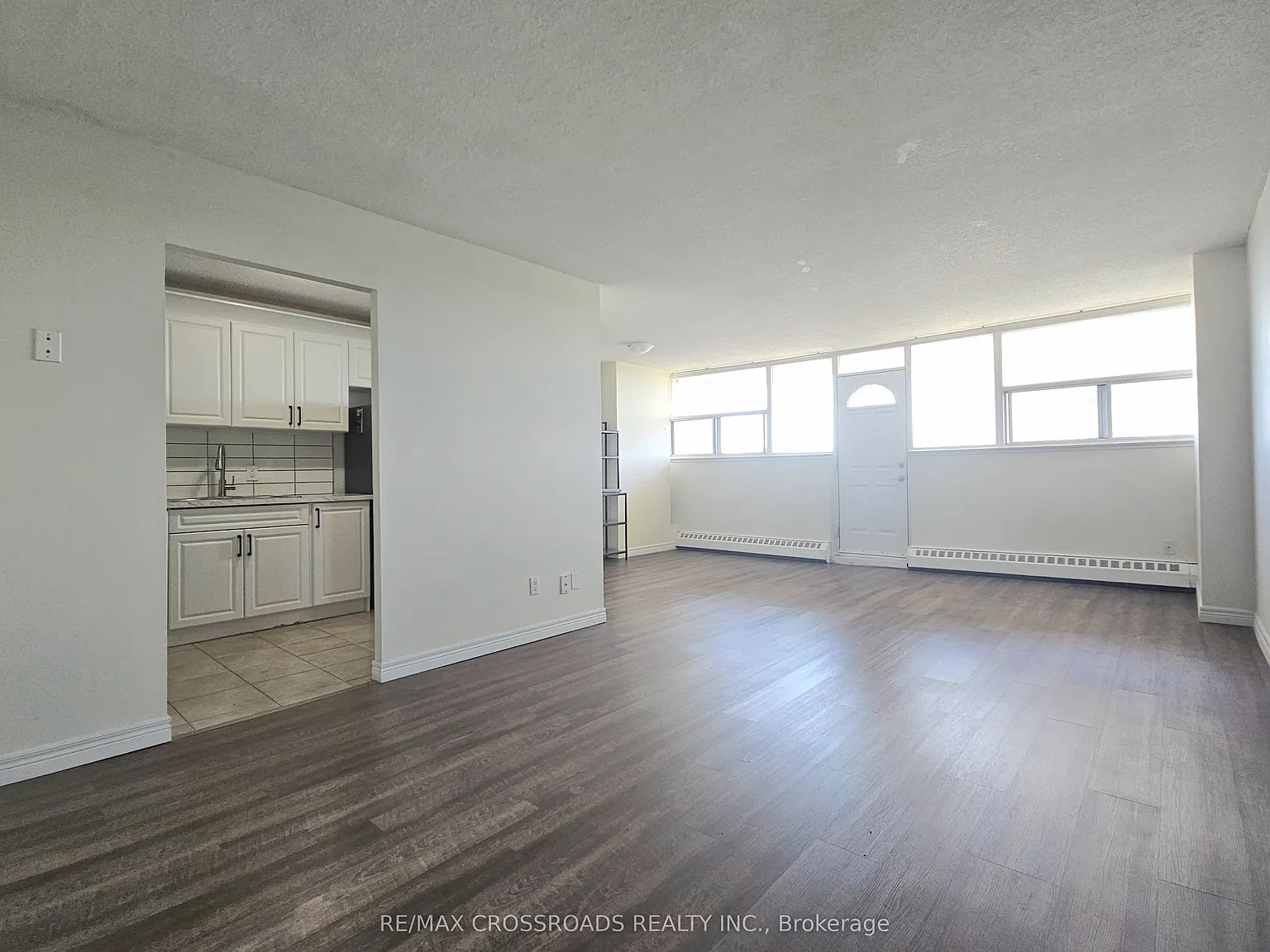 2 bed, $1,900 — Photo 3