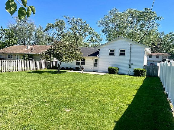 2nd image of 670 Armitage Ave