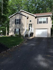 1 Honey Stump Cir, Drums, PA, 18222