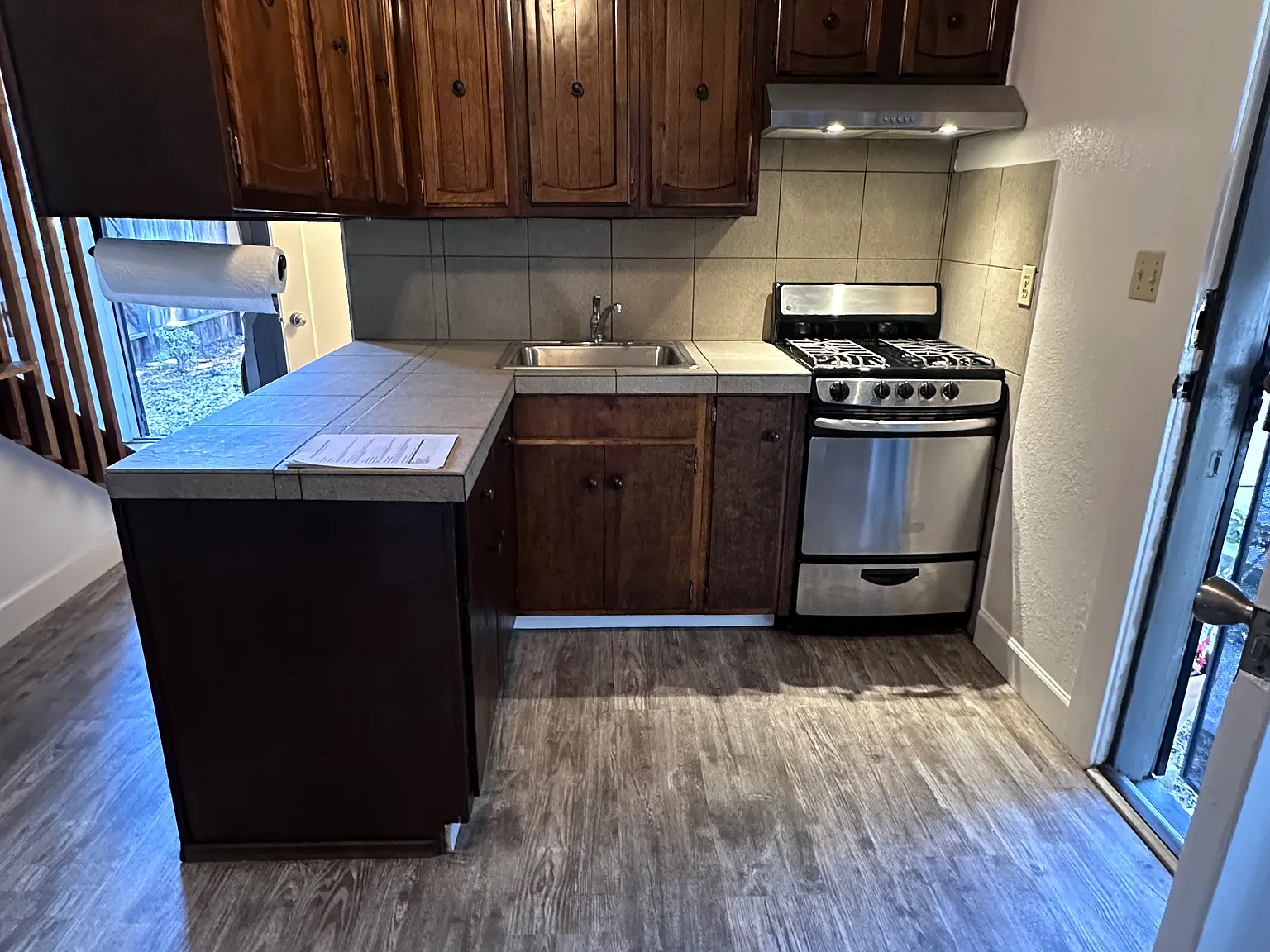 2422 Bartlett St — Photo 2