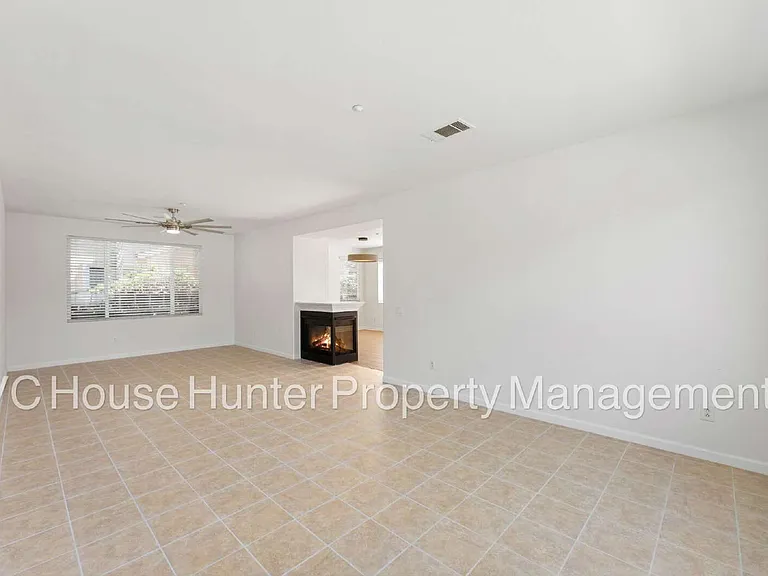 708 Entrada Dr — Photo 13