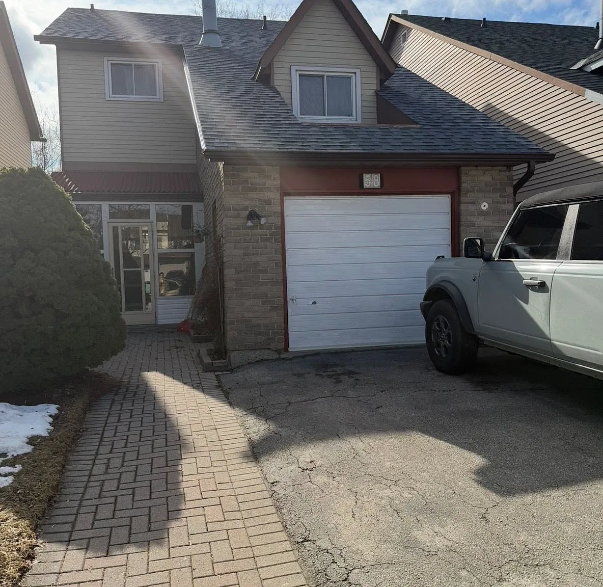 4 bed, $2,900 — Photo 1