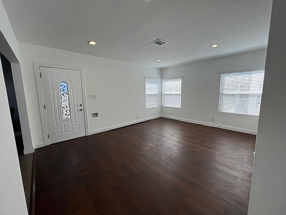 5th image of 5031 Navarro St