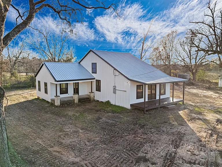 3528 County Road 4460 — Photo 43