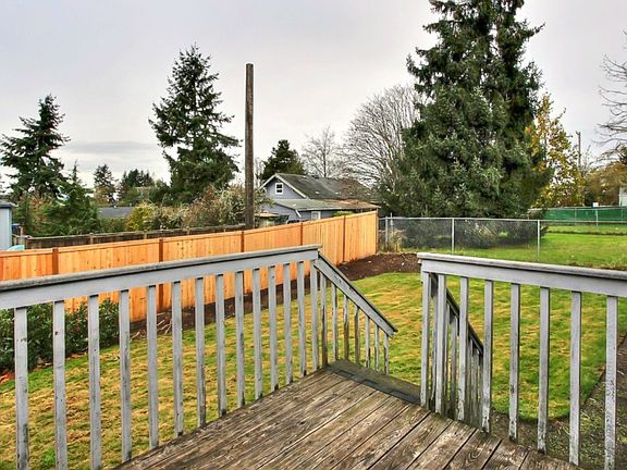 3rd image of 1920 Westridge Ave W #1922