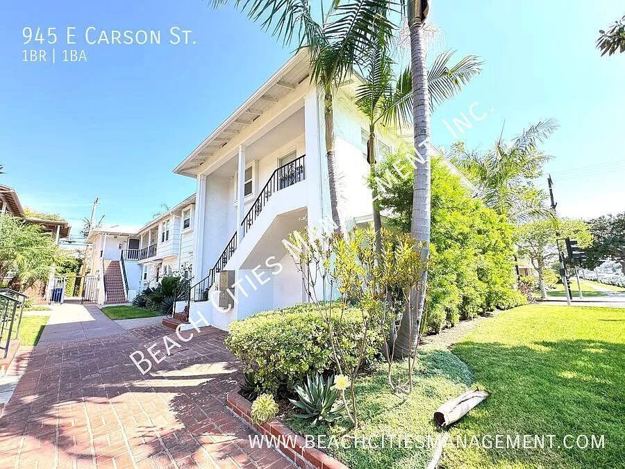 945 E Carson St