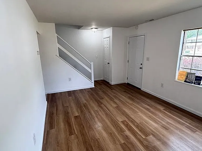 920 Bellows Ave — Photo 2