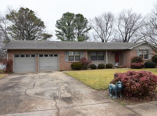 206 Woodmont Dr, Hopkinsville, KY 42240