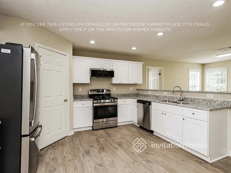 6658 Point Of Woods Dr — Photo 7