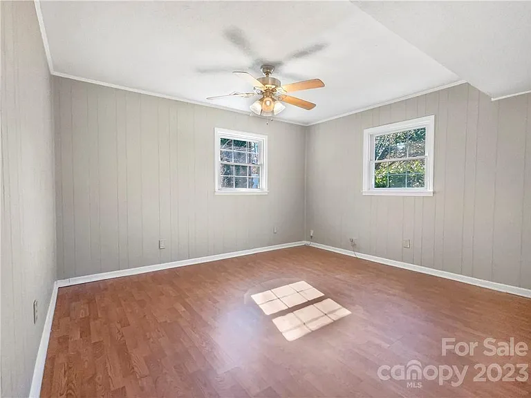 2108 Deepwood Ct — Photo 3