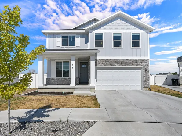 2902 W North Shore Dr S, Syracuse, UT 84075