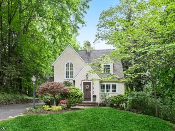 35 Ridge Rd, Ridgewood Village, NJ 07450