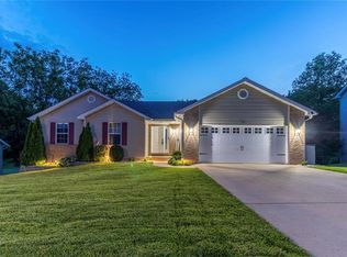 18 Englewood Dr, Glen Carbon, IL