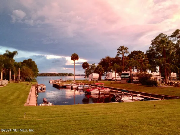 1074 FRONT #22 Street, Welaka, FL 32193