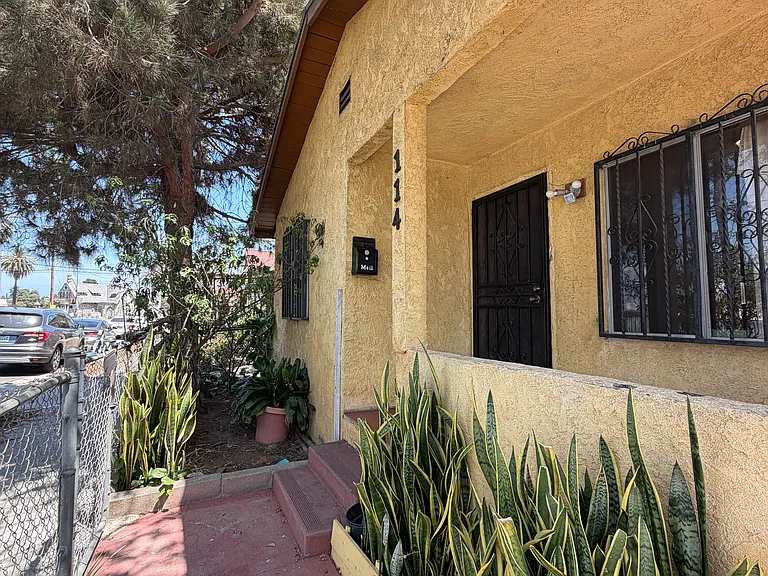 114 S Fresno St — Photo 46