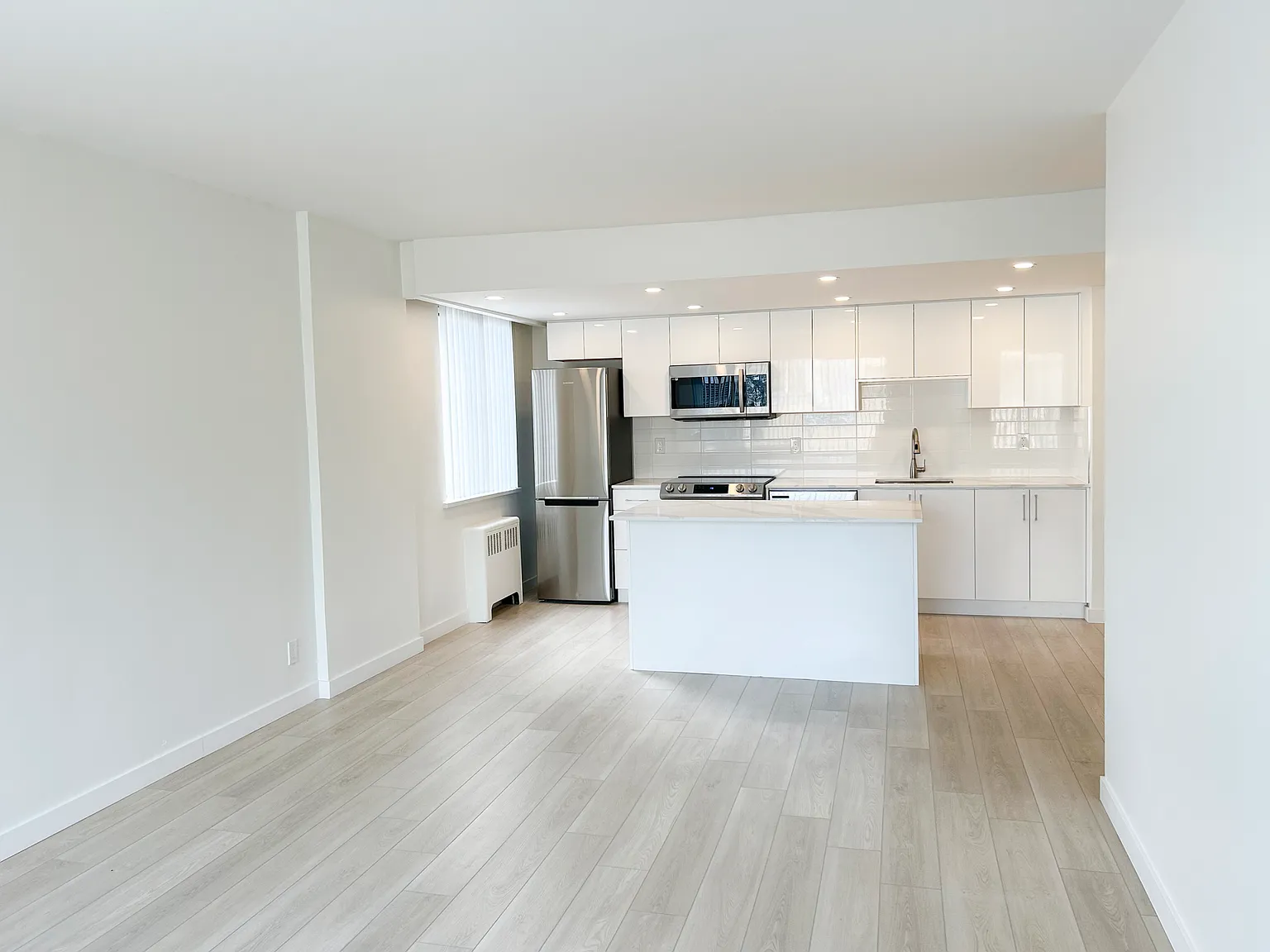 855 Jervis — Photo 4