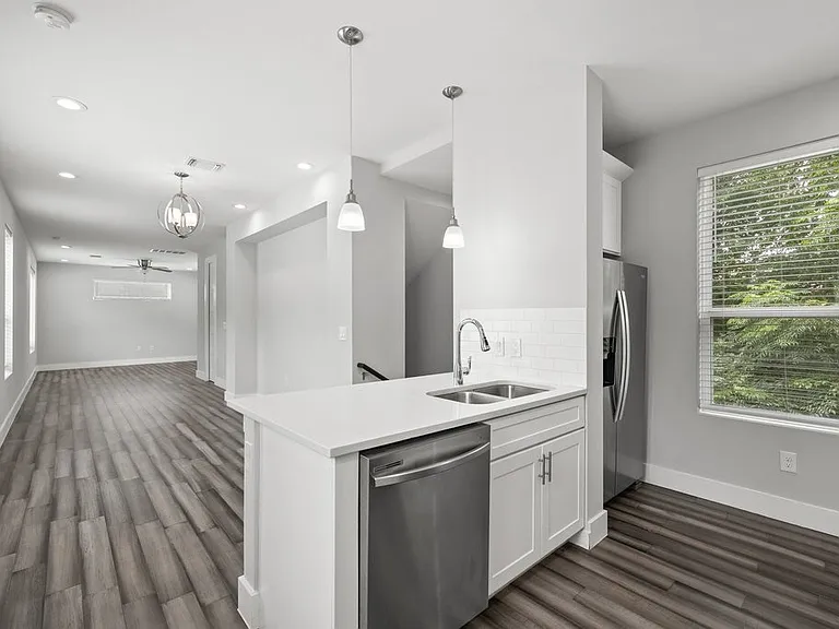 6109 Cherrylawn Cir #A — Photo 14