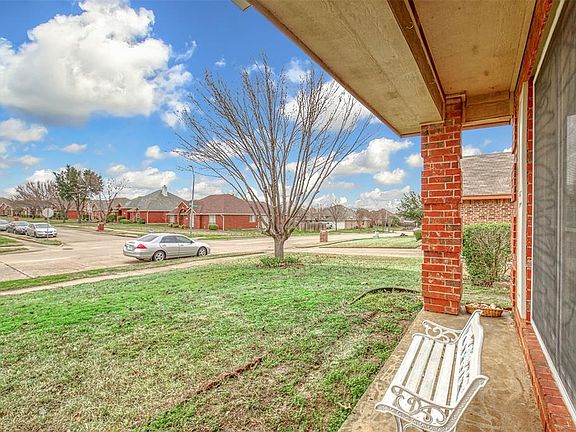 2nd image of 1300 Parkwood Trl