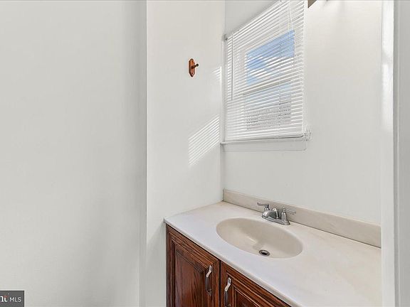 3rd image of 183 Bishop Dr