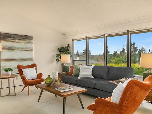 4th image of 12110 SE 16th Pl