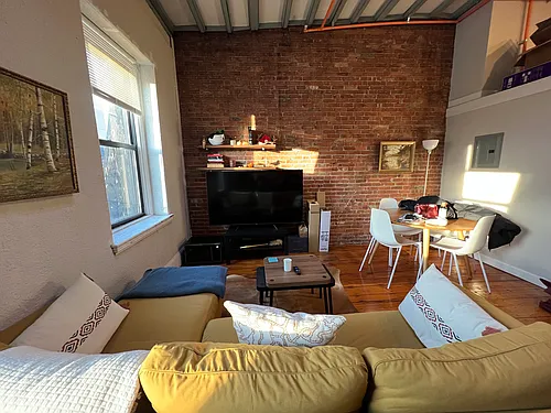 114 Marlborough St Photo 1