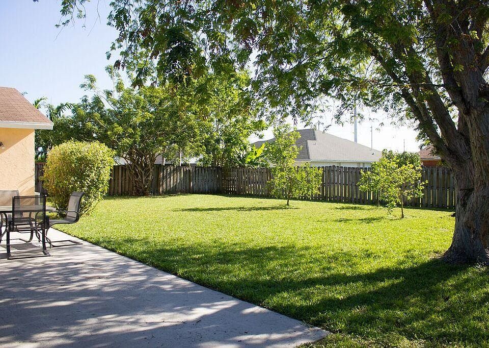 2nd image of 265 Las Palmas St