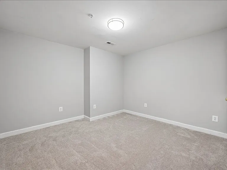 1004 Collindale Ave — Photo 36