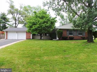 89 Country Club Rd, Willingboro, NJ 08046