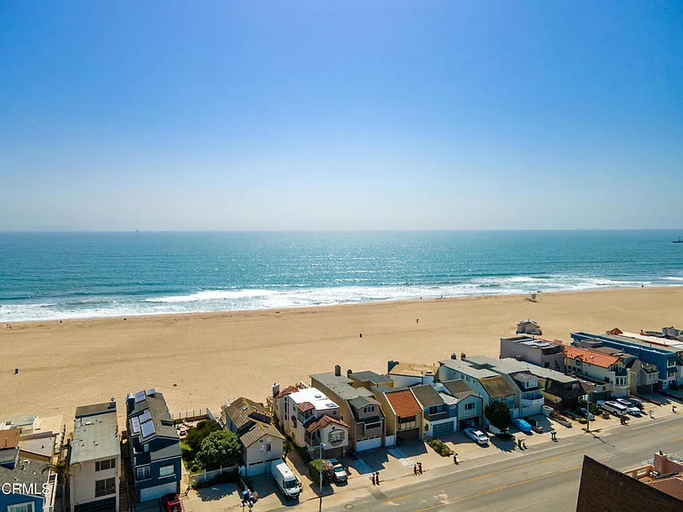 305 Ocean Dr — Photo 3