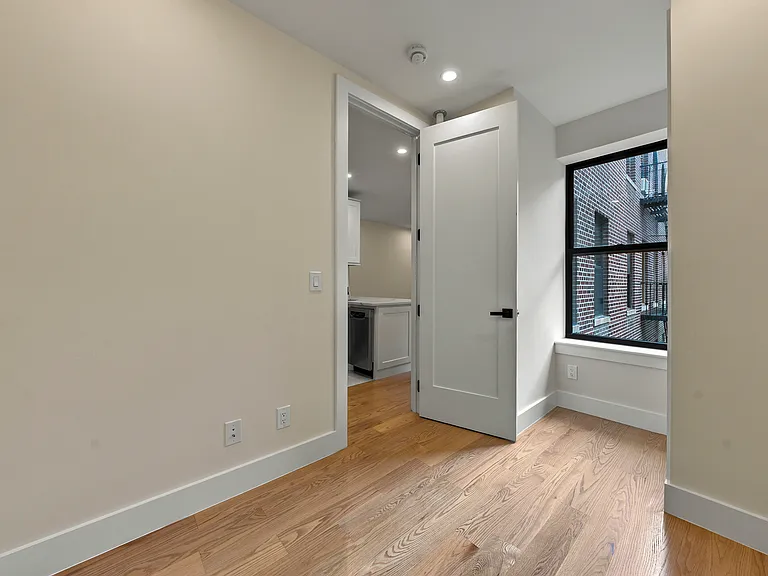 2600 Amsterdam Ave #4J — Photo 4