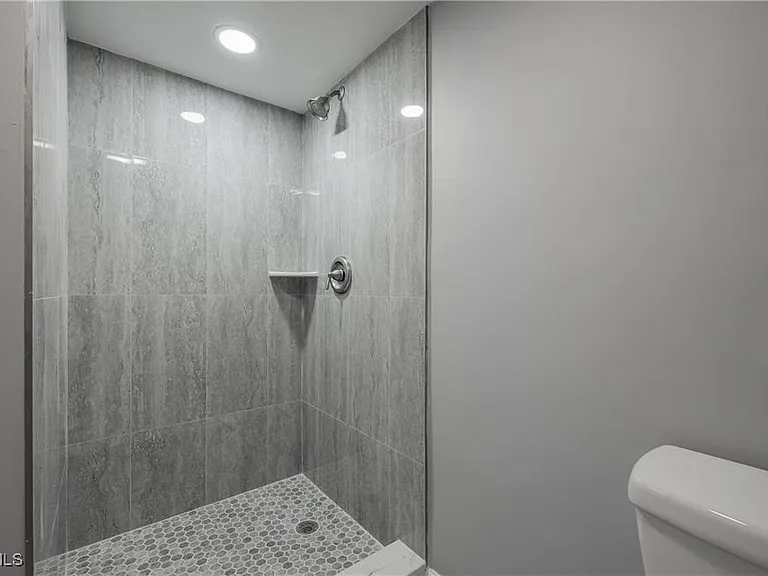 2244 Winkler Ave #207 — Photo 19