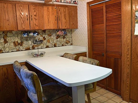 4th image of 10940 Howard Dr