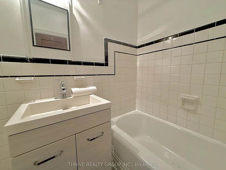 50 Ridout St S #6 — Photo 5