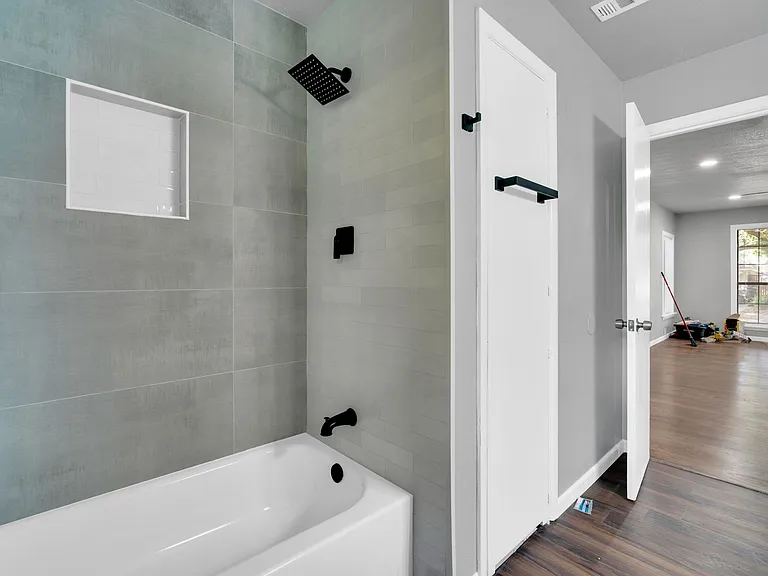 772 Fernwood St — Photo 8