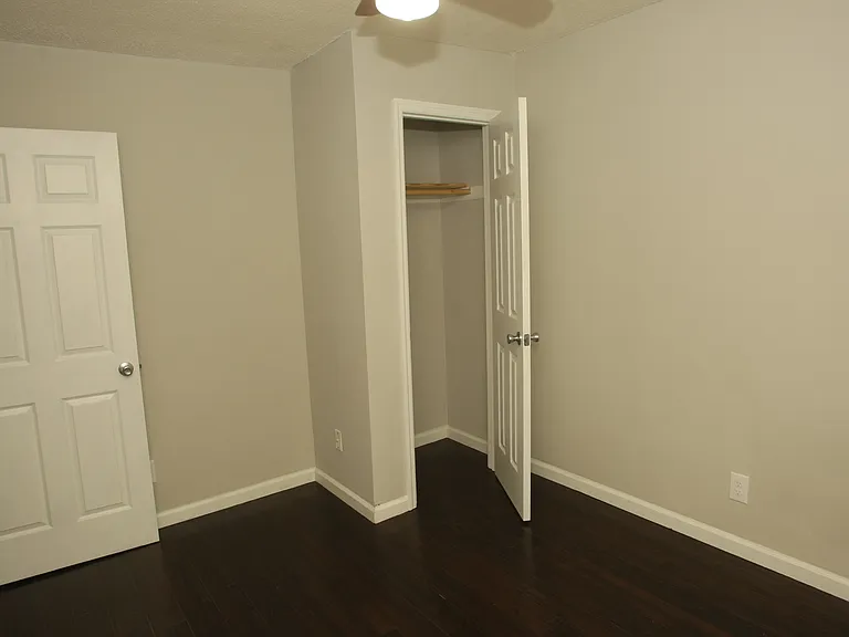 352 Longwood St — Photo 20