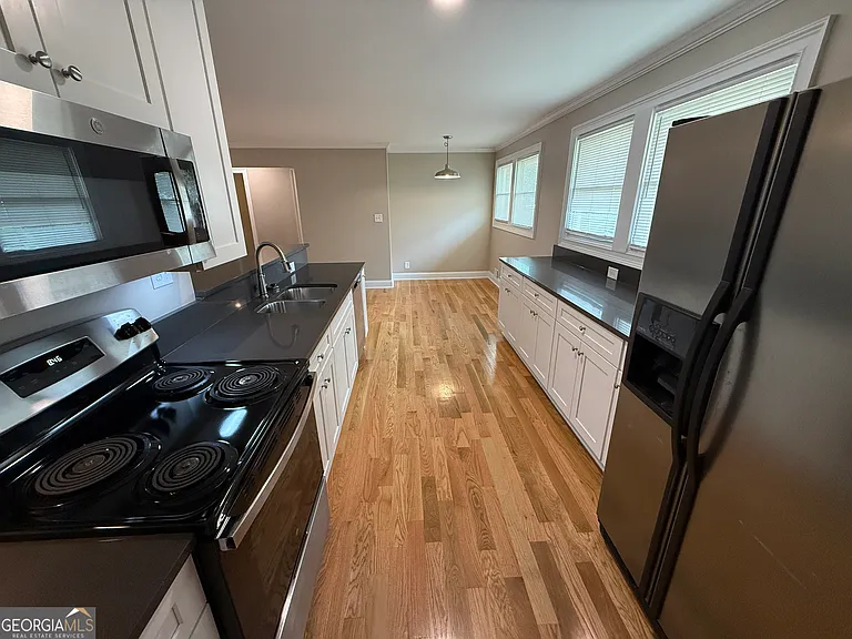 657 Athens St — Photo 6