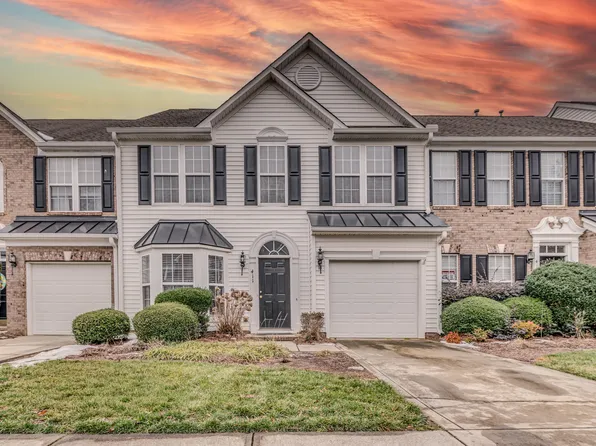 411 Foilage Ct, Lake Wylie, SC 29710