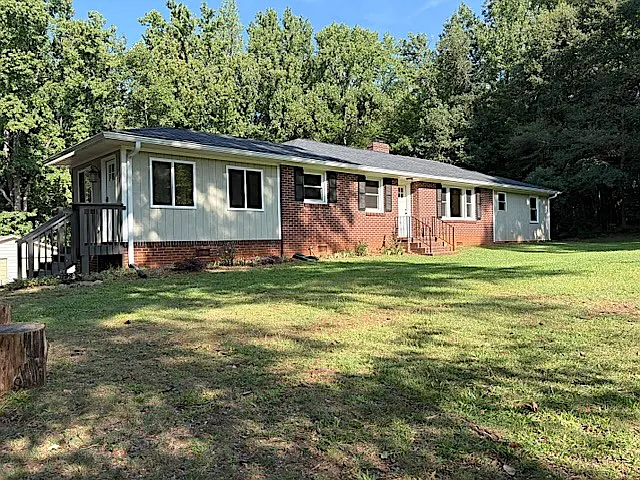 3 bed, 1904 sqft, $2,500 — Photo 1
