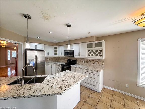 4th image of 56 Peachleaf Cres